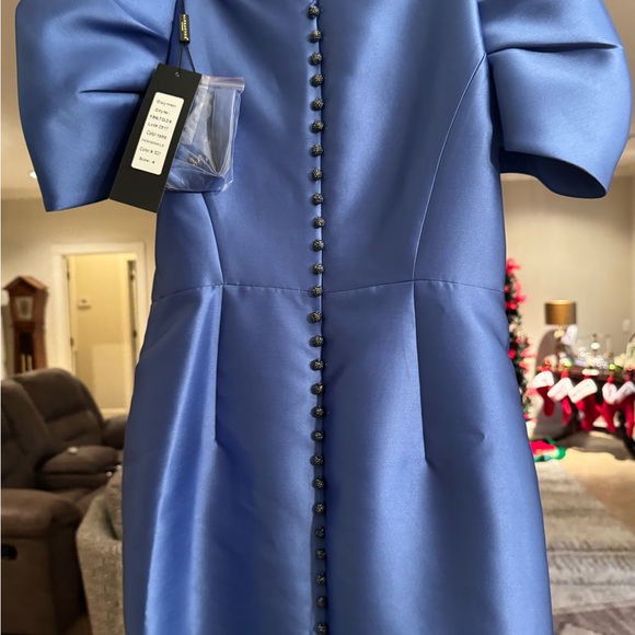 Elegant Blue Evening Gown - Picture 2 of 7